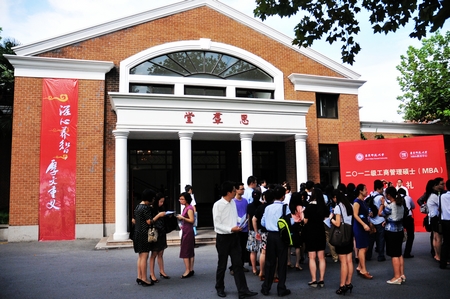http://localhost:82/uploads/%E6%80%9D%E7%BE%A4%E5%A0%82%E5%A4%96.JPG